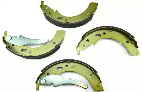 Комплект гальмівних колодок 8DB355000121 BEHR HELLA