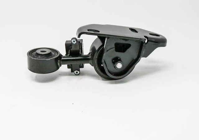 Опора крепления двигателя 123090P032 TOYOTA